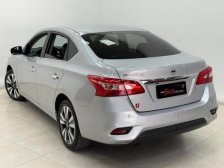 Nissan foto 2
